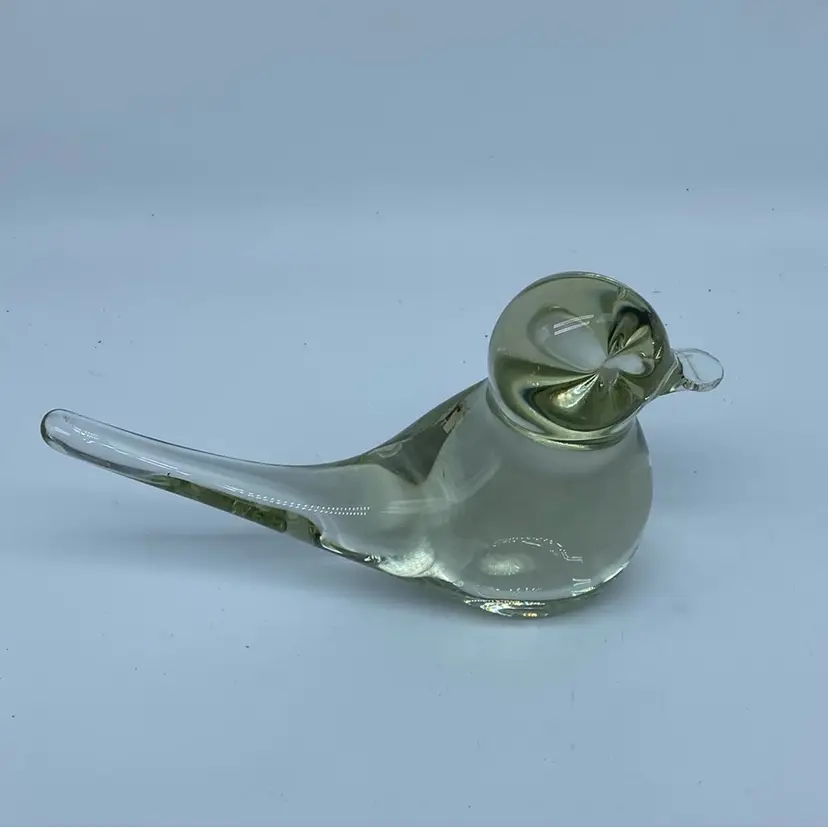 #0509 Large, yellow-toned art glass bird figurine, measuring approximately 8x5 inches