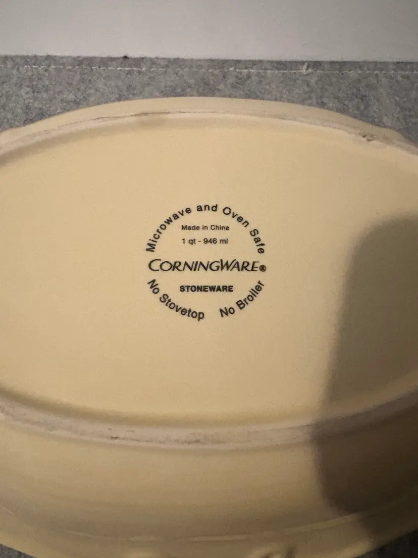 Corning Ware Yellow Divided Serving bowl  1qt.  # 2919