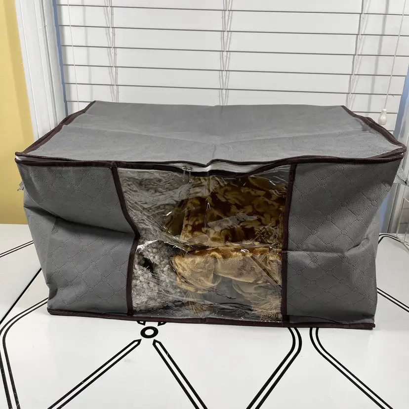 Large Storage Bag Organizer Quilted Gray Clear Window Zipper Handles Foldable