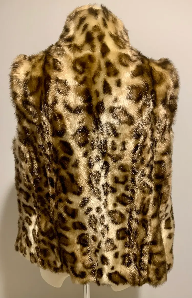 Fun Print!! Friend & Faux by Dana Stein: Leopard print Faux Fur Vest. Size Medium
