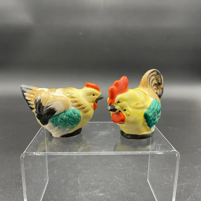 Set of 2 Rooster and Hen Farm Salt Pepper Shakers Kitchenware Serving