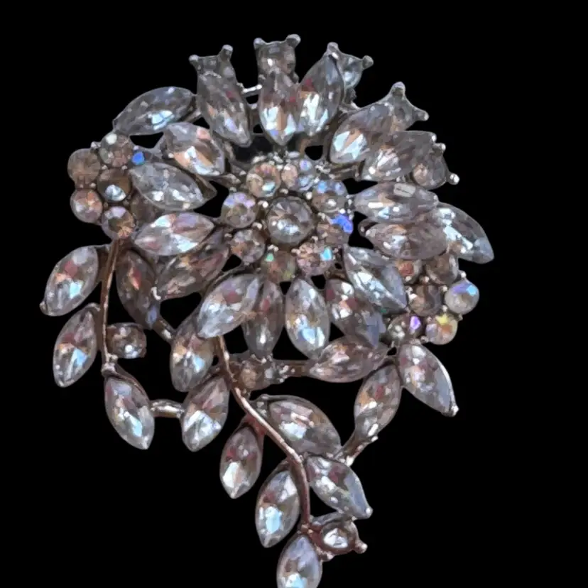 #11. Vintage Unsigned Clear Rhinestone Floral & Leaf Spray Brooch Gorgeous Classic Piece 3β Long