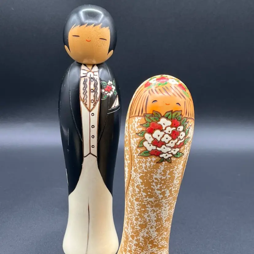 Smiling Wedding Bride & Groom Usaburo Sosaku Kokeshi Wooden Dolls Made in Japan 9.5”