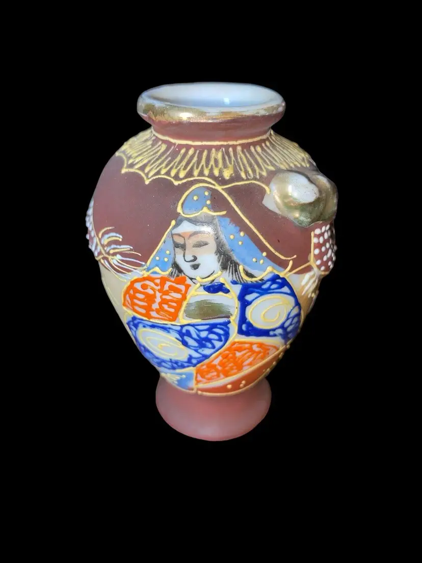 Vintage Satsuma Vase Featuring The Empress 3.75” High Dragon
