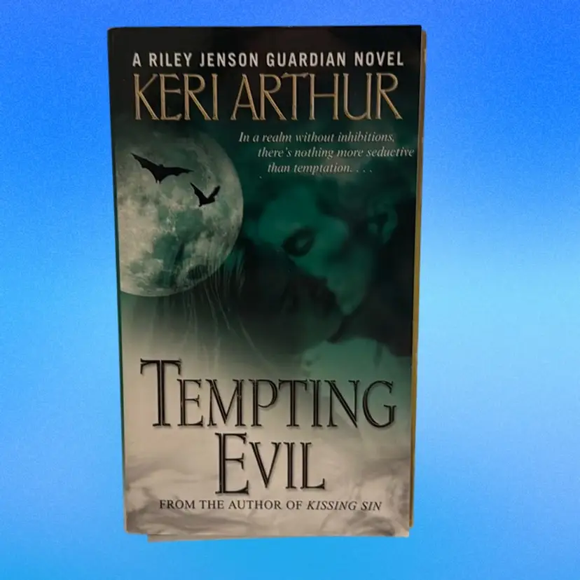 2007 Tempting Evil by Keri Arthur Paperback Book