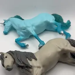 2 breyer horses