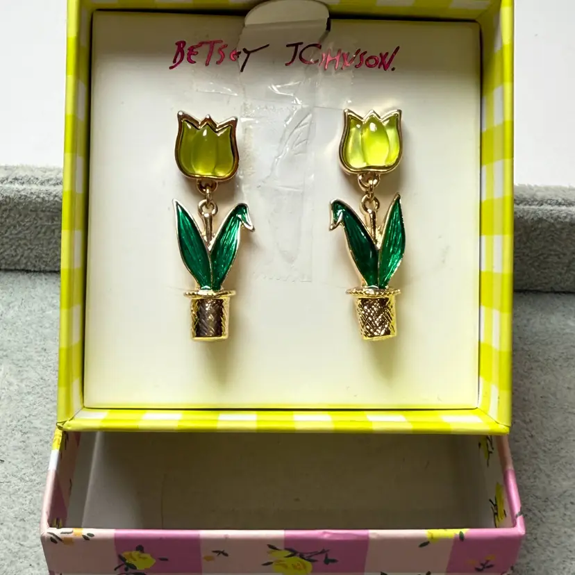 Betsey Johnson Yellow Tulip Flowers Plant Pot Gold Tone Dangle Earrings NIB Box