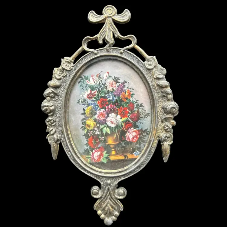 #264A Vintage Ornate Metal Oval Picture Frame Made In Italy MCM Rococo
Floral With Gray Background, Victorian