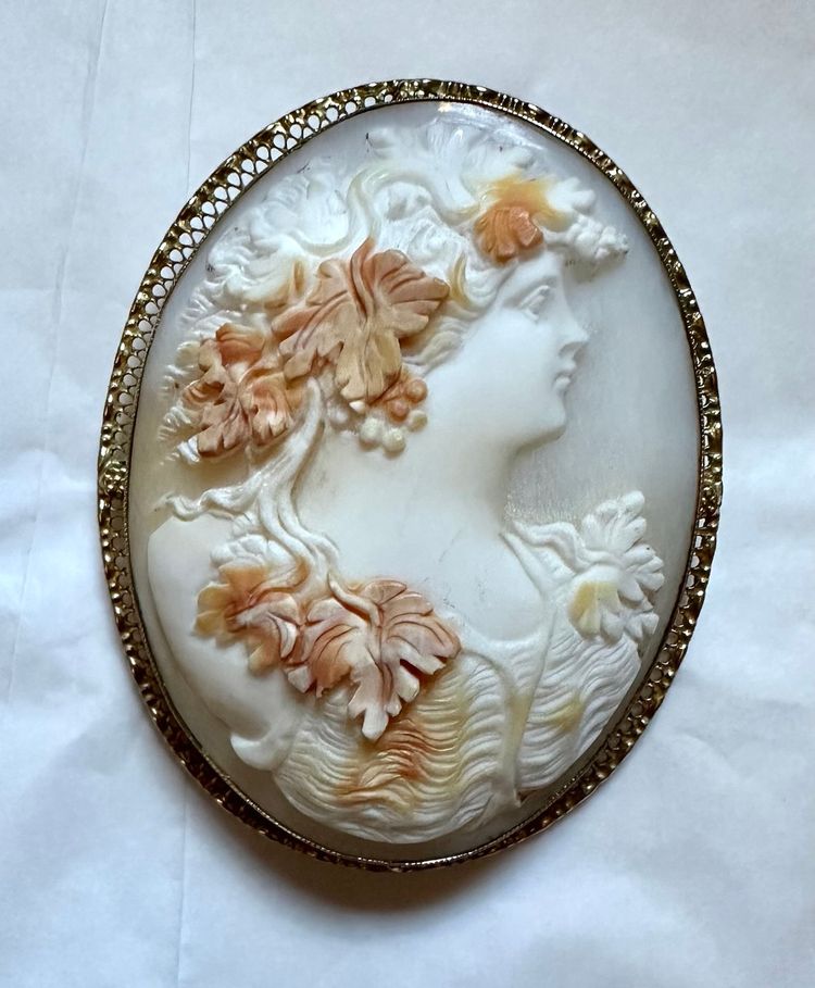 Victorian Carved Shell Cameo Brooch Pendant Gold Wash Filigree Mount