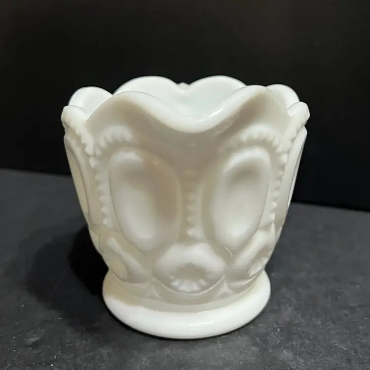 LE Smith Heritage Milk Glass Moon and Stars Sugar & Creamer