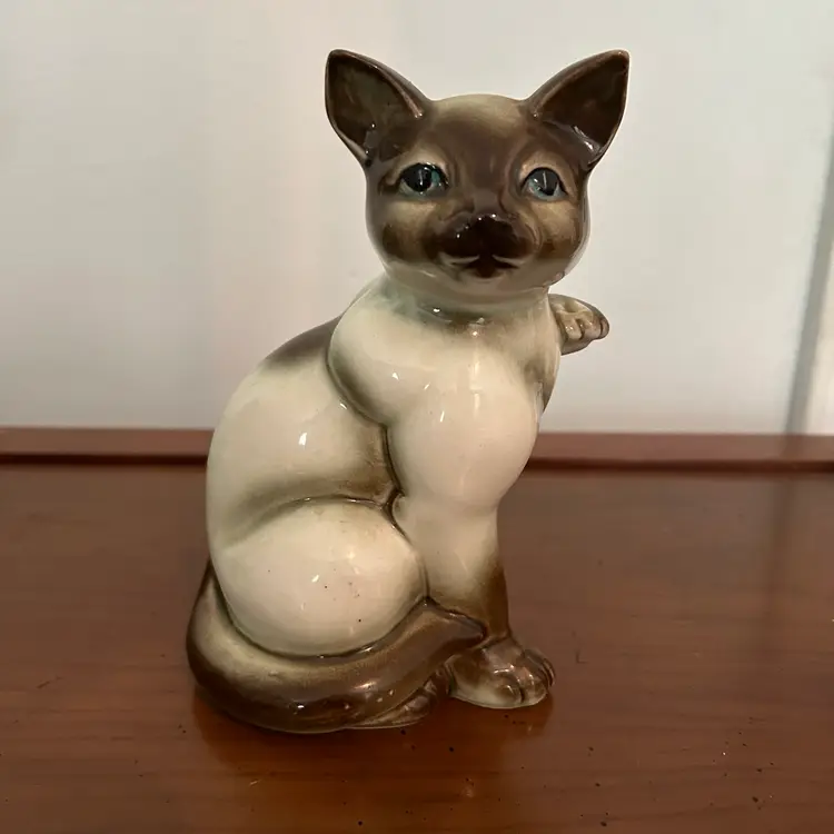 Vintage Ceramic Siamese Cat- 7 Inches Excellent Vintage Condition 