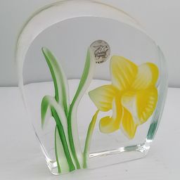 Cristal D'Arques daffodil paperweight