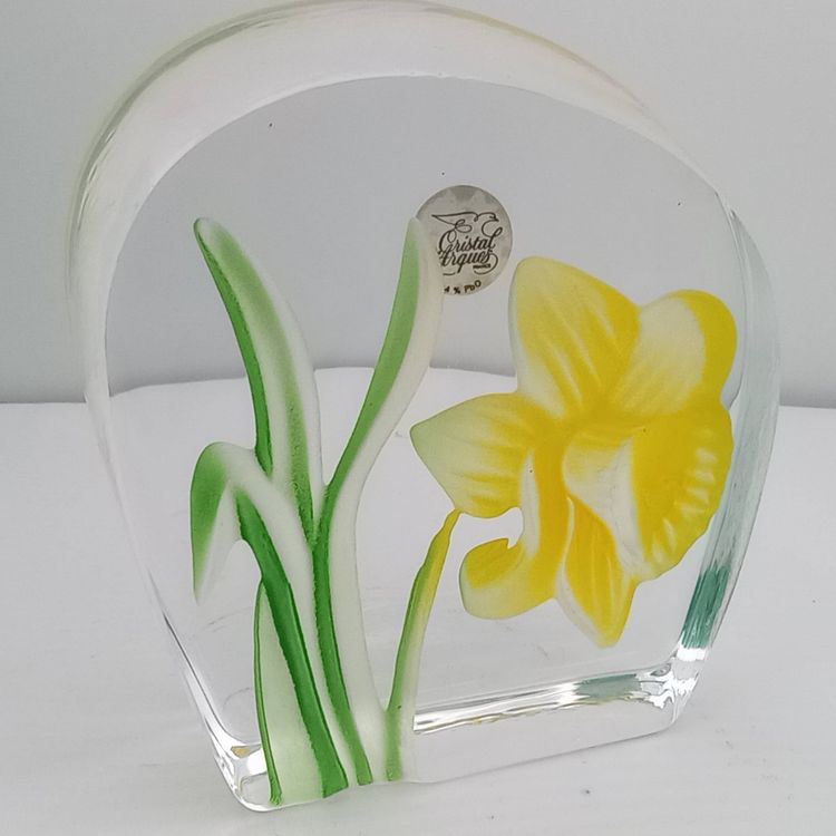 Cristal D'Arques daffodil paperweight