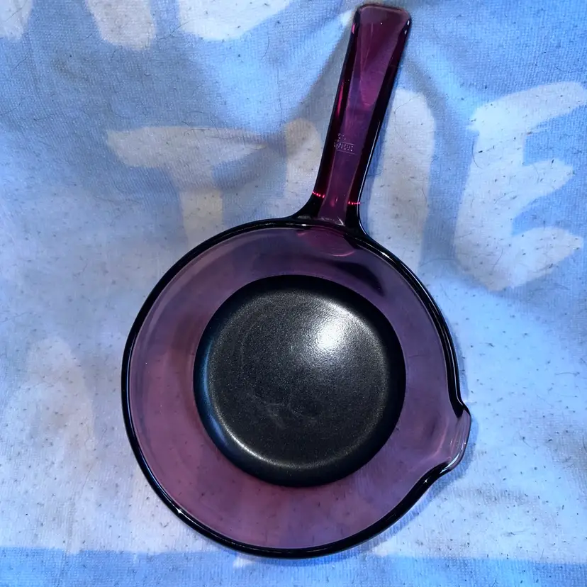 EUC Vintage Cranberry Vision Corning Non Stick Bottom Sauce Pan 1L USA
