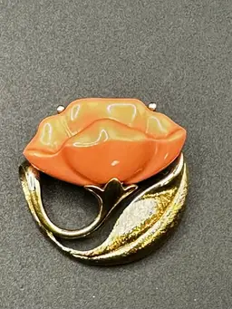 A061 - Avon Acrylic Coral Poppy Flower Brooch