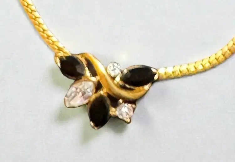 Vintage 80s Trifari Rhinestone Gold Tone Necklace 18”