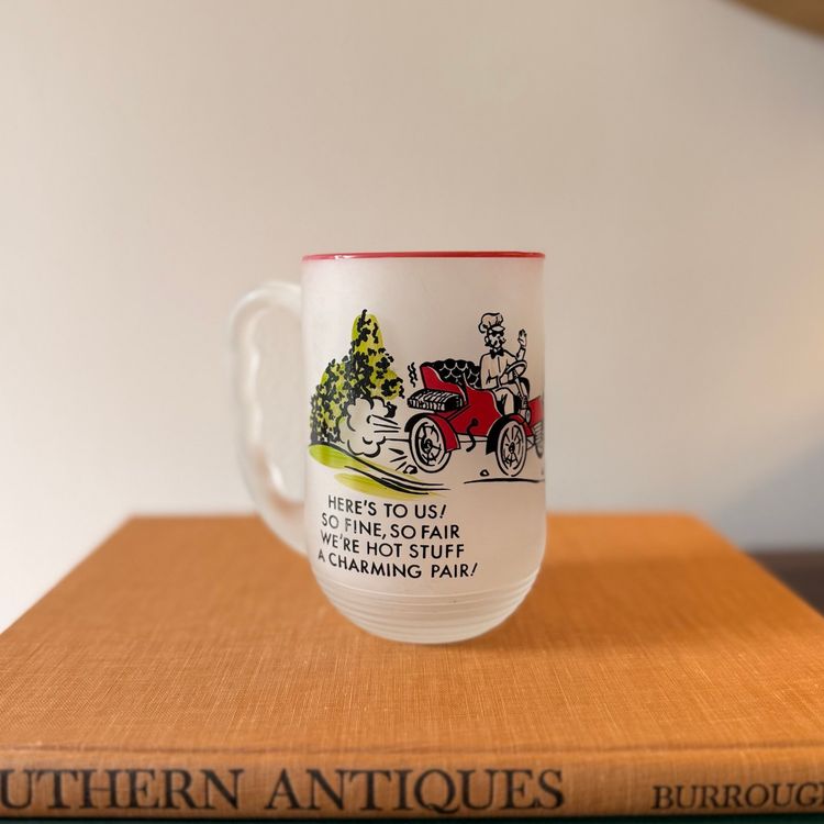 Vintage Frosted Glass Mug with Retro Couple Design – “Here’s to Us!” Charming Pair Motif
