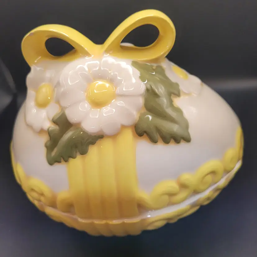Vtg 1970's Atlantic Mold Hand Painted Ceramic Easter Egg W/Lid 6.25 x6.25 in