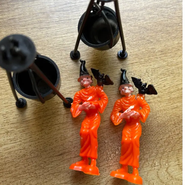 Vintage Witch/Warlock Bat Cauldron Plastic Cake Toppers w/ Cauldrons 3 1/4” Set of 2