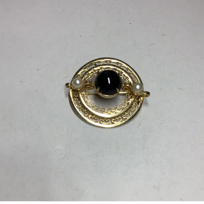 Round Brooch Black Stone & Faux Pearls 1”