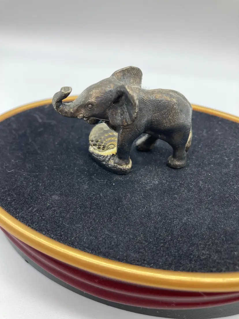 WAPW Silver Plated Elephant With Crystal Ball Britain