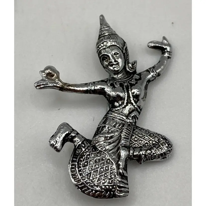 Vintage Geisha Brooch Silvertone 1 1/4”!