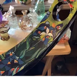 A bottle holder by van Gogh. I’ll say that.