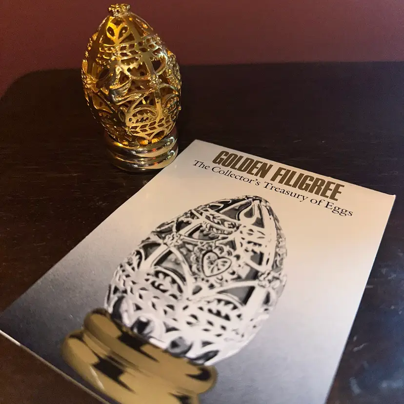 The Franklin Mint Golden Filigree Egg W/Stand And Certificate