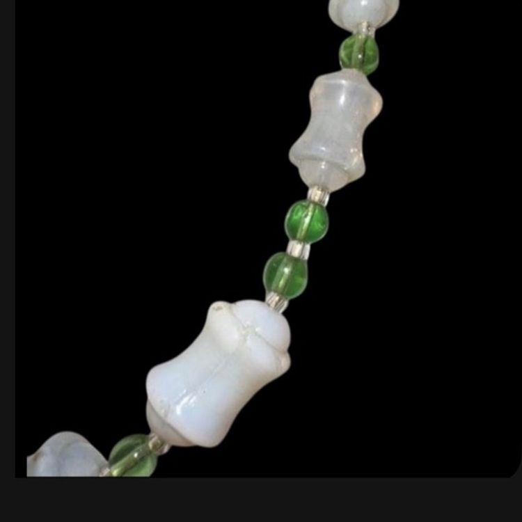 Vintage white & green beaded necklace 7.25” Drop
