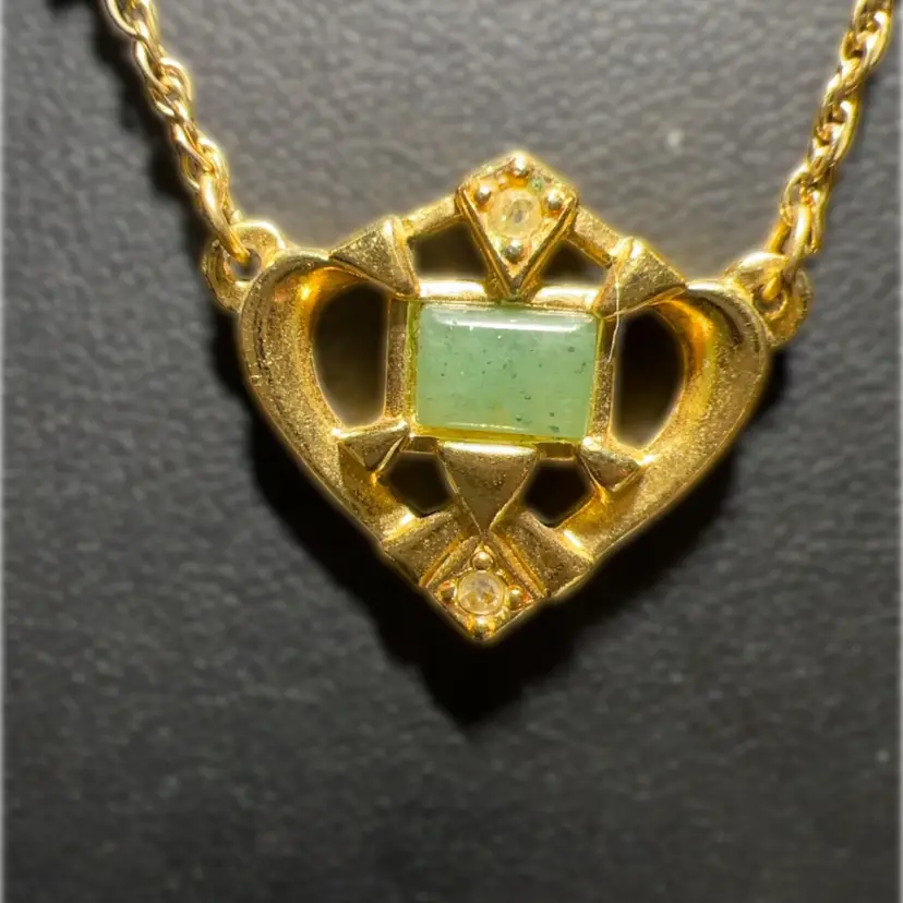 Vintage Avon gold-toned necklace with aventurine pendant and accent beads.1992 Like New Condition Approximately 18”