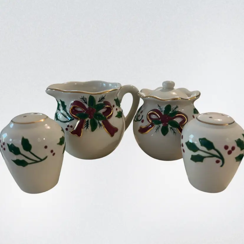 Christmas Salt And Pepper, Sugar, And Creamer Set