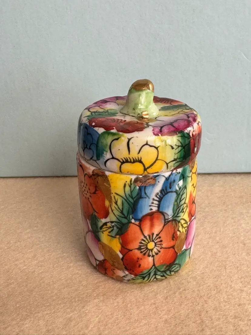 Mini Vintage Chinese Mille Fleur floral decorated ceramic ginger jar with lid