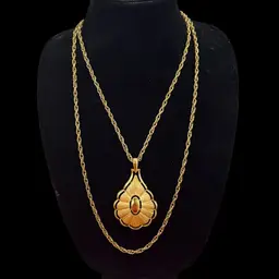 VTG CROWN TRIFARI GOLD PLATED NECKLACE WITH PENDANT- Costume Jewelry