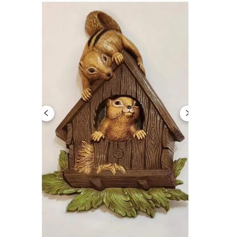 Vintage 1977 Homco Dart Wall Hanging Plaque Squirrels/Chipmunks in Birdhouse
