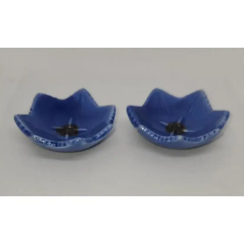 BEAUTIFUL PAIR OF DEEP BLUE MINI FLOWER SHAPE POTTERY DISH