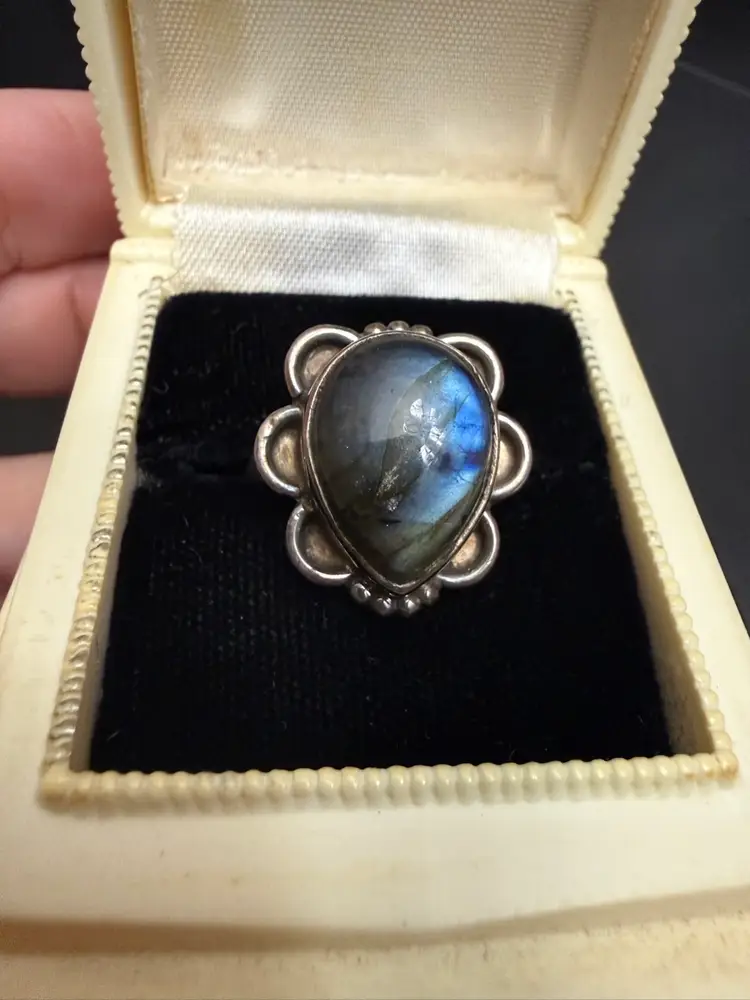 sterling silver ring featuring a pear-shaped labradorite gemstone - Size 10