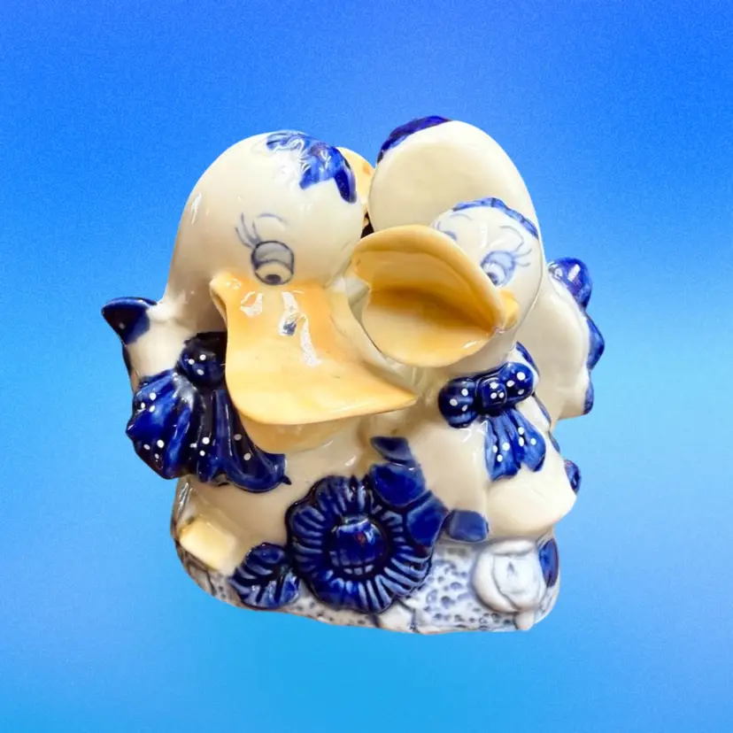 Ceramic Silly Goose Napkin Letter Holder, Anthropomorphic Kitsch Delftware Style