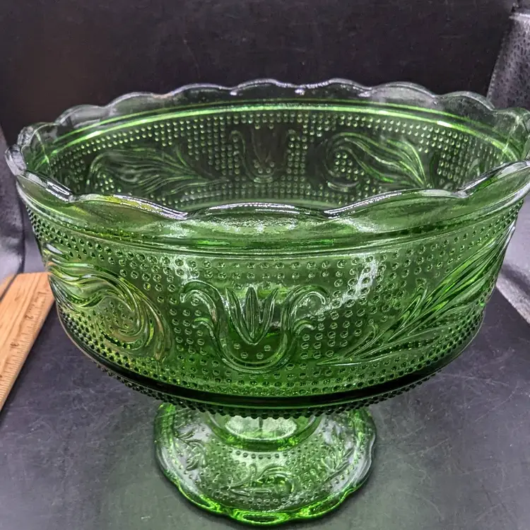 Vintage E.O. Brody Co. M6000 Emerald Green Glass Footed Bowl, Cleveland Ohio USA
