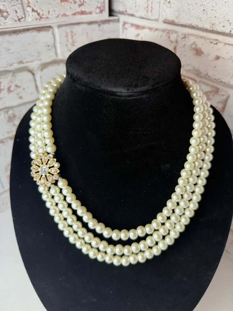 Faux Pearl Triple Necklace With Rhinestones On The Side