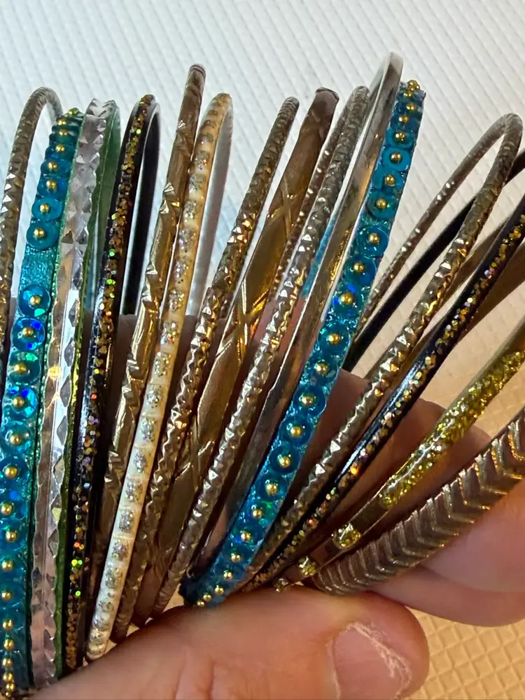 Lot Of 15 Metal And Plastic Bangles