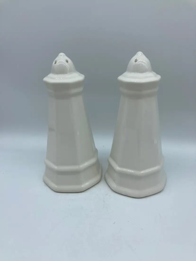 Vintage Pfaltzgraff Heritage White Salt & Pepper Shaker Set