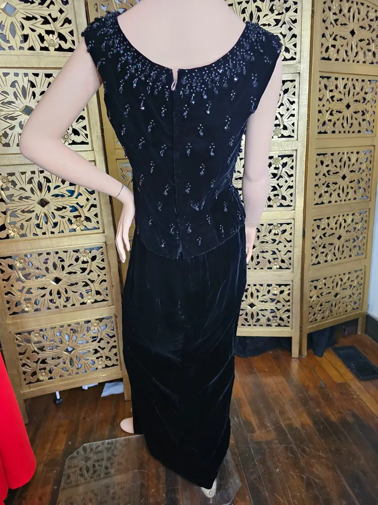 🌹1955-1963 Neiman Marcus Black Velvet 2 piece Gown with Black jet beads