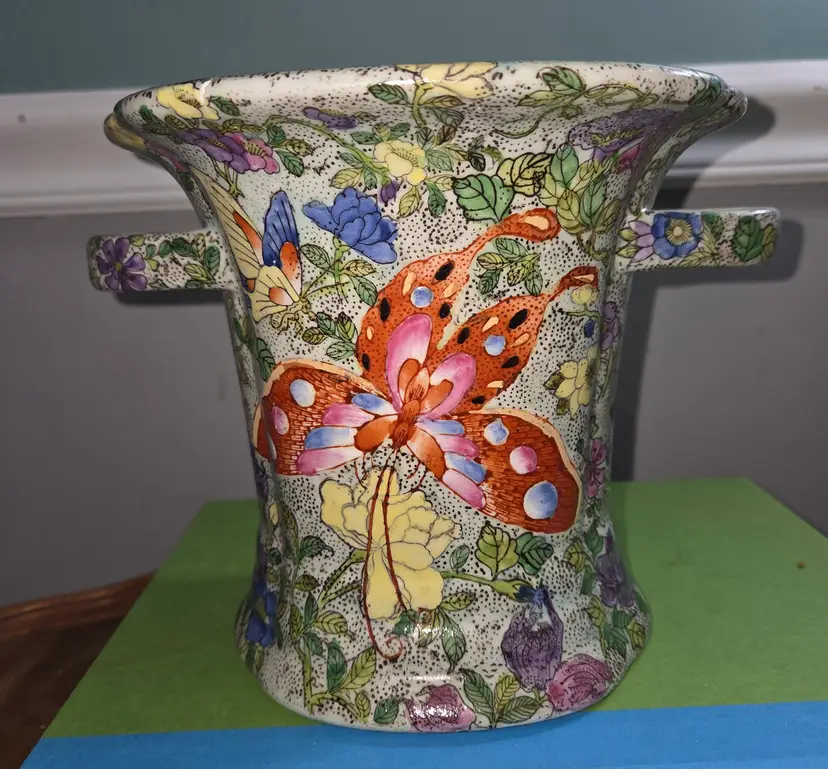 Beautiful Japanese Imari Porcelain Floral and butterfly