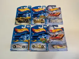 6 Hotwheels Lot - 091, 092 x2, 043, 2 Santa Hotwheels 2/6 & 5/6