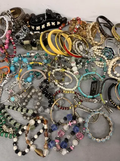 Bracelet Blow Out  $2-$3-$5 Starts!