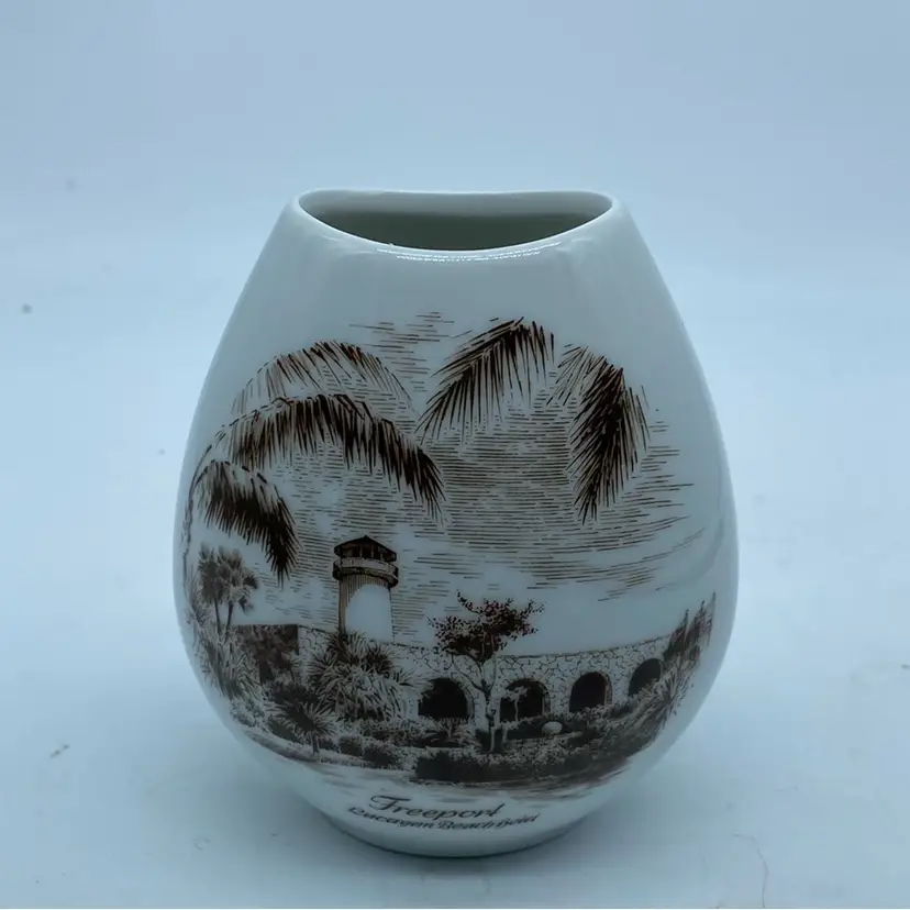 #1901 1970s Ceramic Kaiser Brown and White Pattern Freeport Souvenir Vase  Made in West Germany