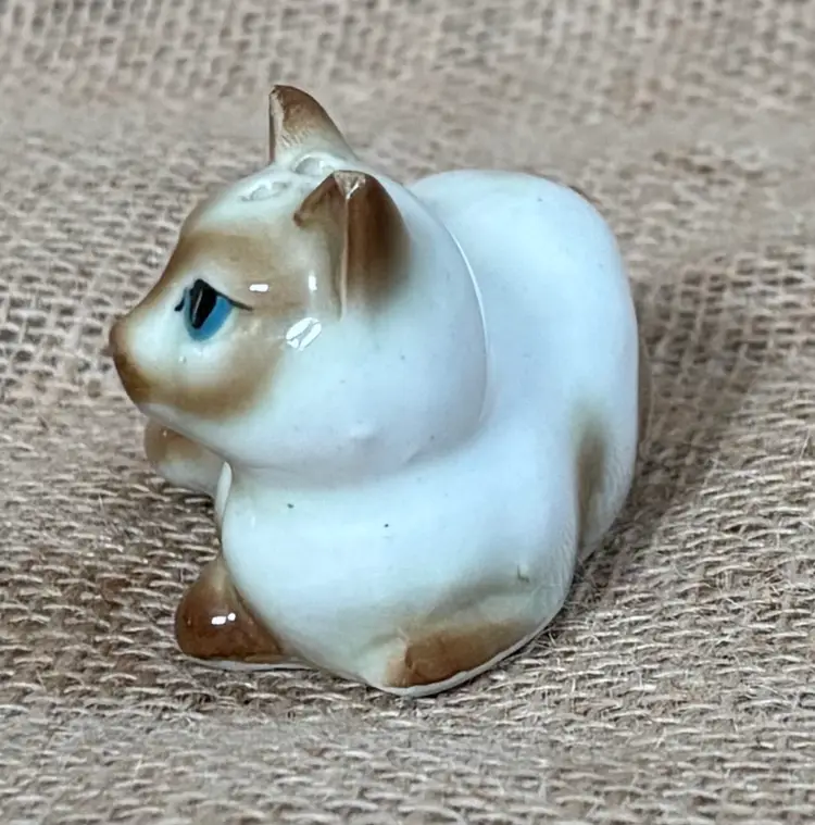 Vintage Siamese Cat Ceramic Salt Spice Shaker Figurine Cream Brown Blue Eyes
