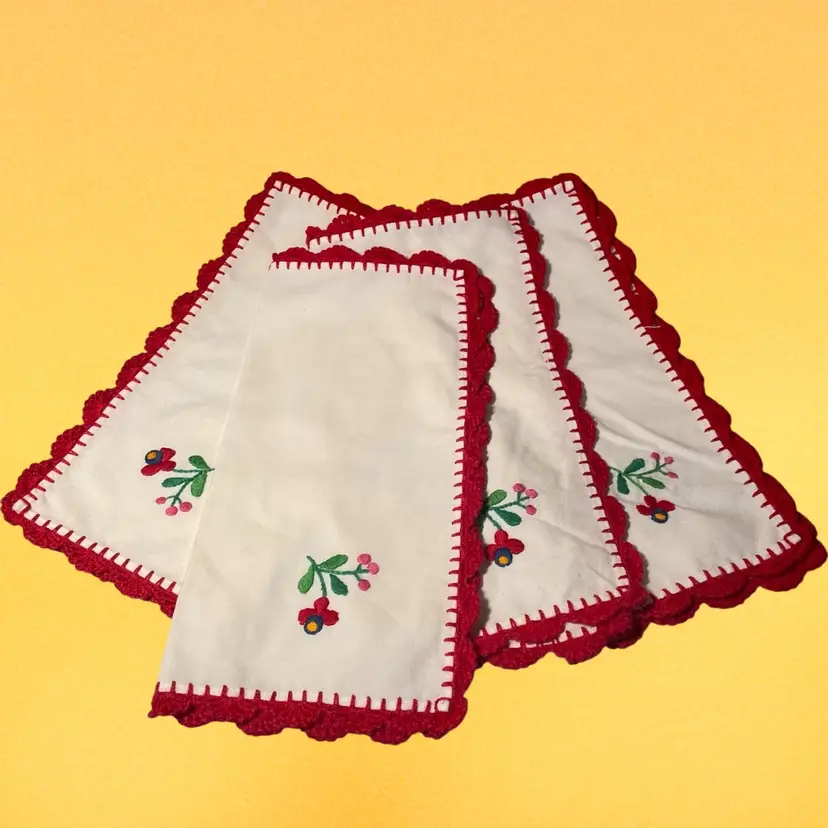 Vintage Set of 4 Hand Embroidered & Crocheted Napkins, Red & White Floral 11.25"x11.25"