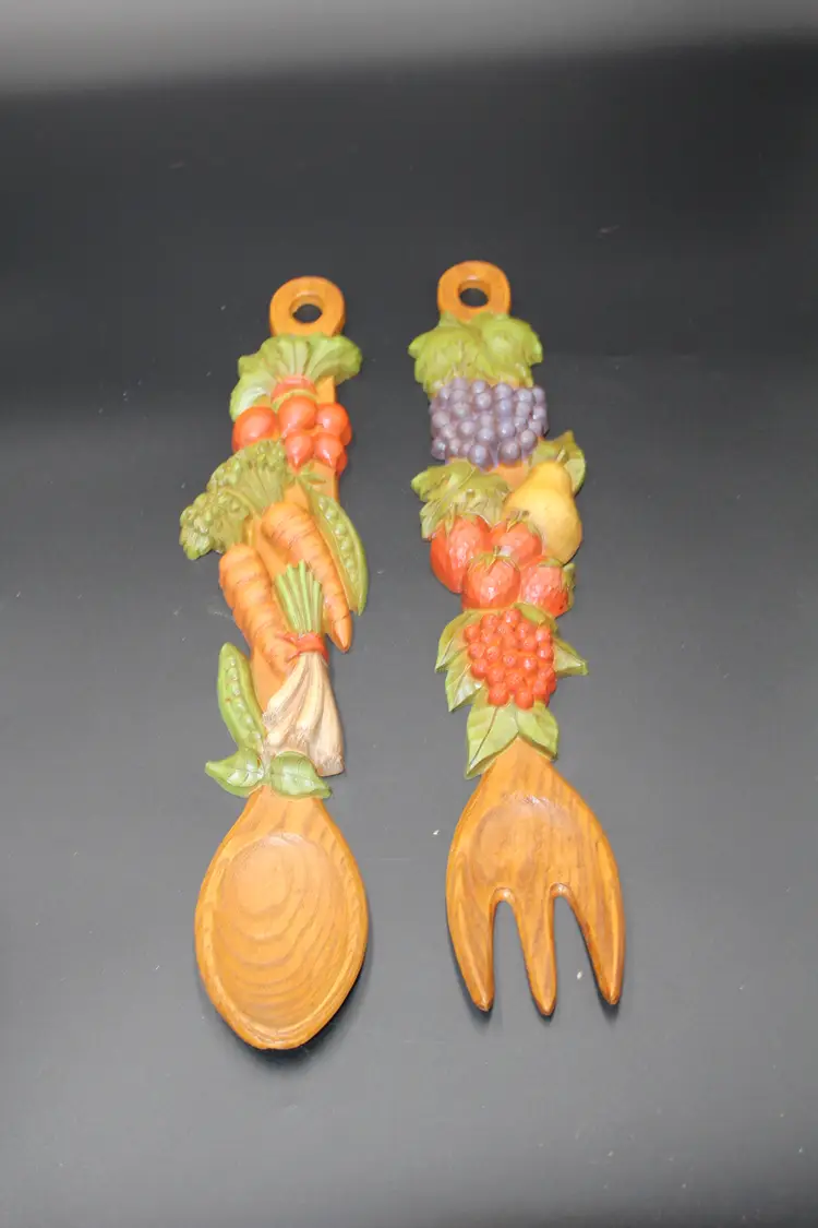 Classic Syroco, Inc Veggie and Fruit Salad Fork and Spoon Wall Hangings, Molded Resin