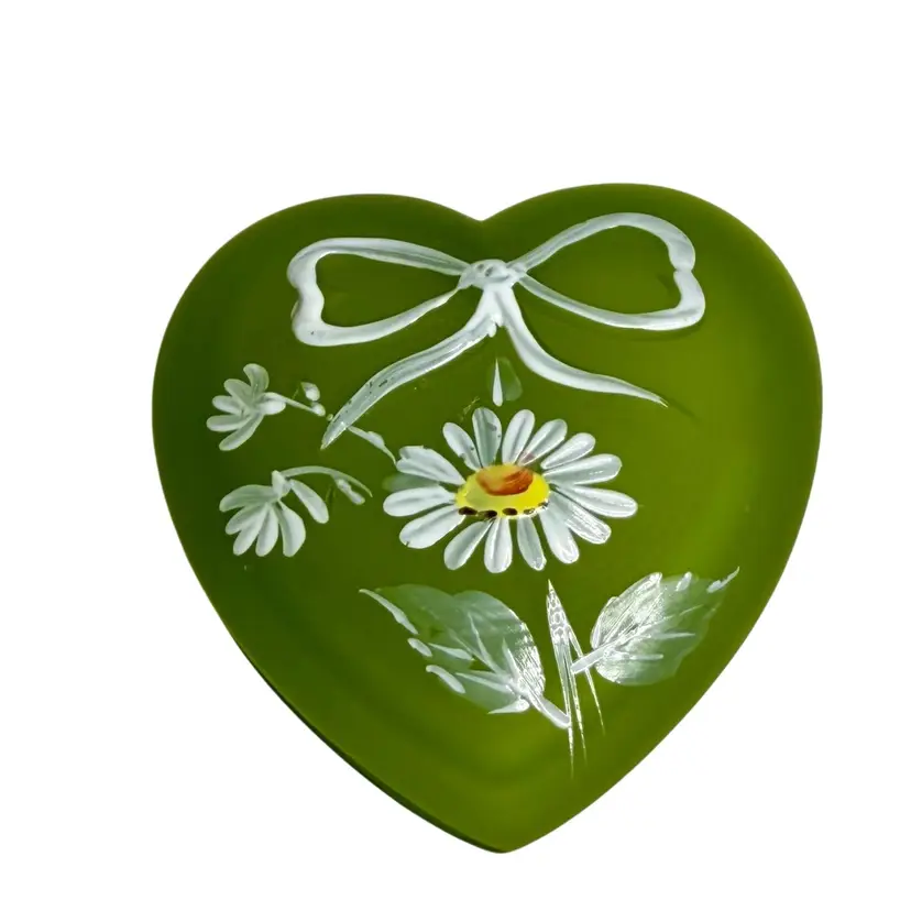Vintage Westmoreland Trinket Box Heart Shaped Green Satin Glass Hand Painted White Daisy READ
1-3/4” T x 2-3/4” L x 1-7/8” W